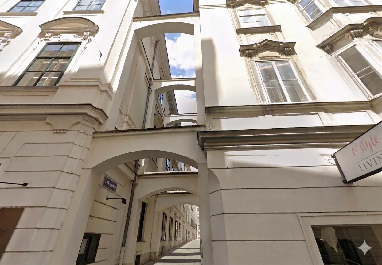 Eingang zu Studio 1010 über den historischen Pawlatschen-Hof in der Blutgasse